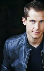 Майкл Корас