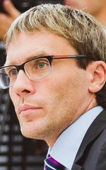 Олег Богатов